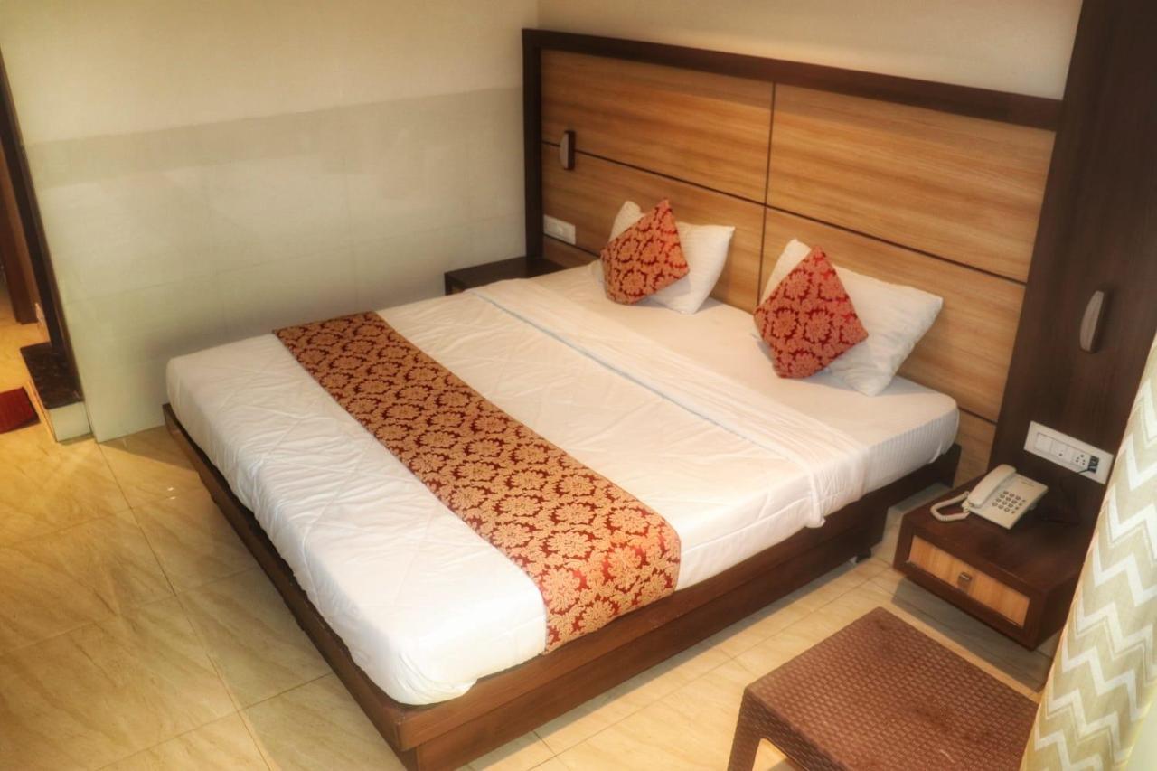Hotel Mourya Residency نافي مومباي المظهر الخارجي الصورة